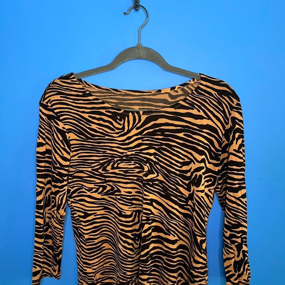 Unbranded Women's Orange and Black Shirt